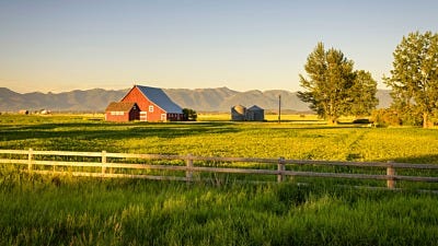 Electric Fence 101: Benefits of AC Chargers